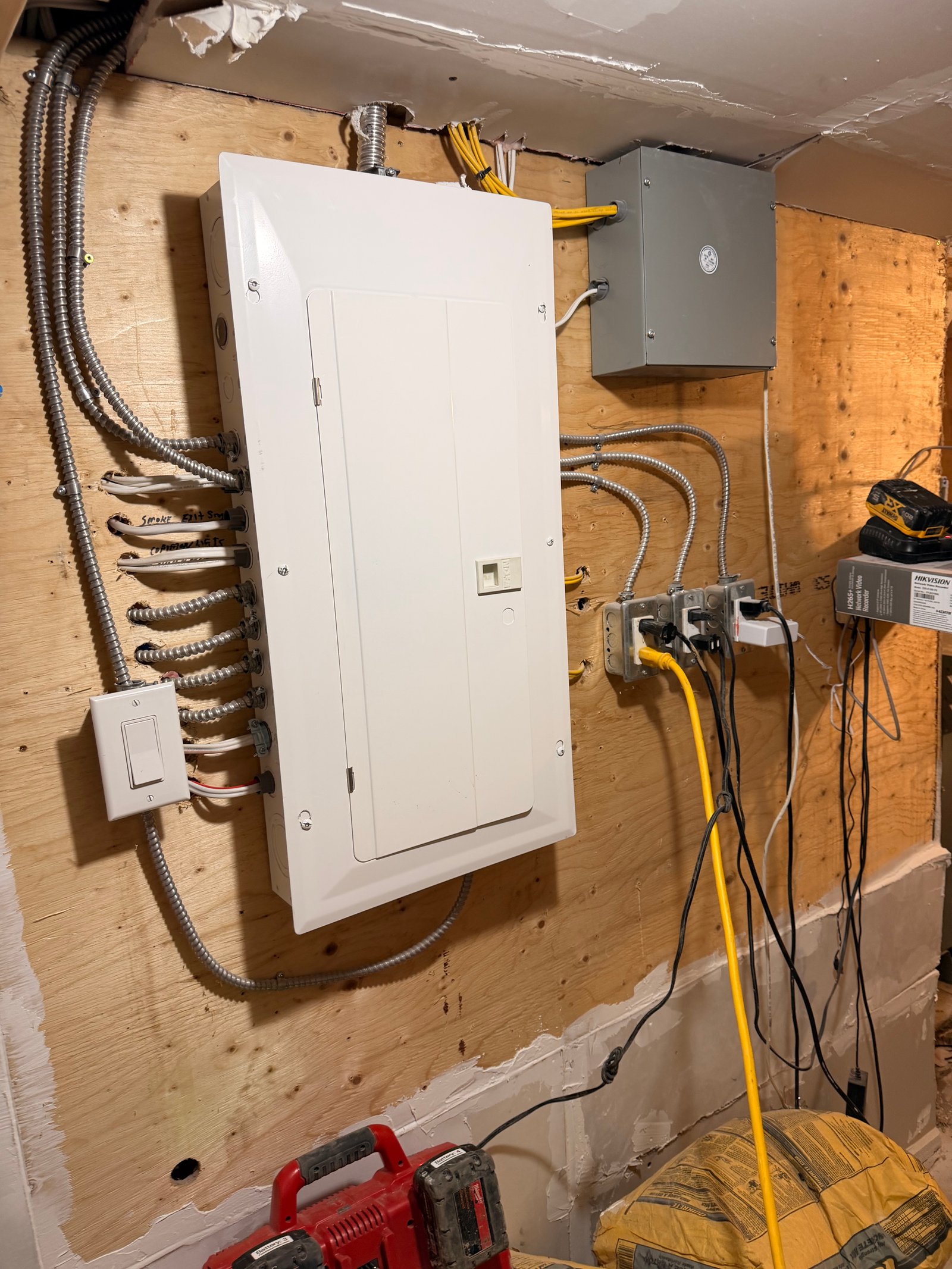 Fateh Plumbing and Electric service team at work